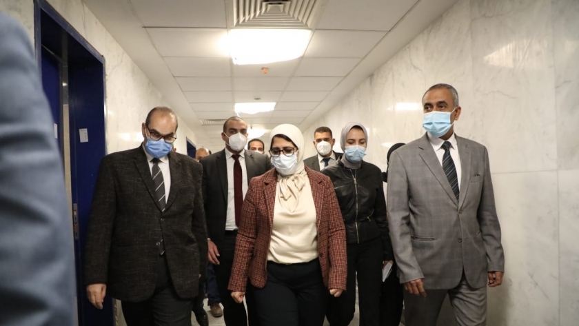 وزيرة الصحة تتفقد المركز القومي للتحكم في الأمراض بإمبابة «صور»