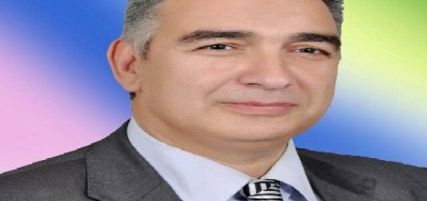 الدكتور محمد زين عميد كلية الإعلام بجامعة بني سويف