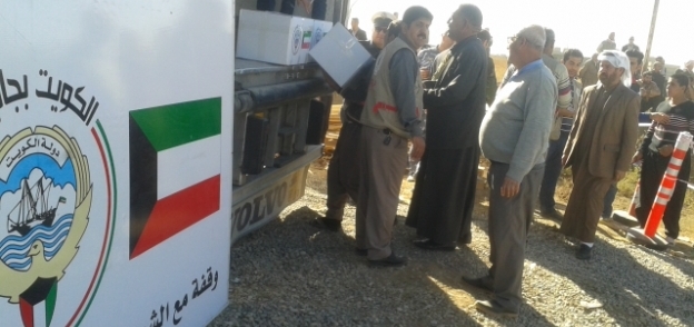 توزيع المساعدات الإنسانية على أهالي مدينة الموصل
