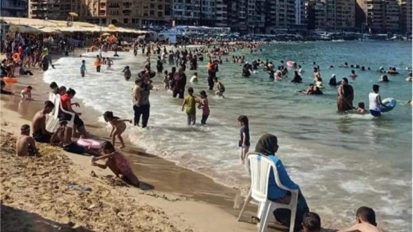 استقرار الأمواج على شواطئ الإسكندرية اليوم