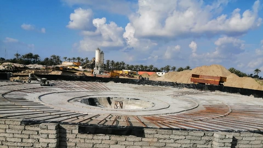 محافظ كفر الشيخ يتابع إستكمال مشروع الصرف الصحي بمصيف بلطيم 