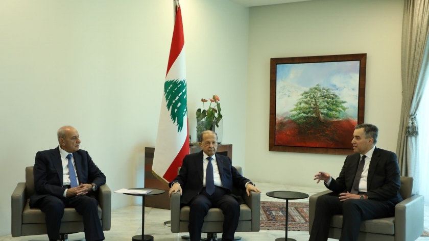 مصطفى أديب مع الرئيس اللبناني ميشال عون