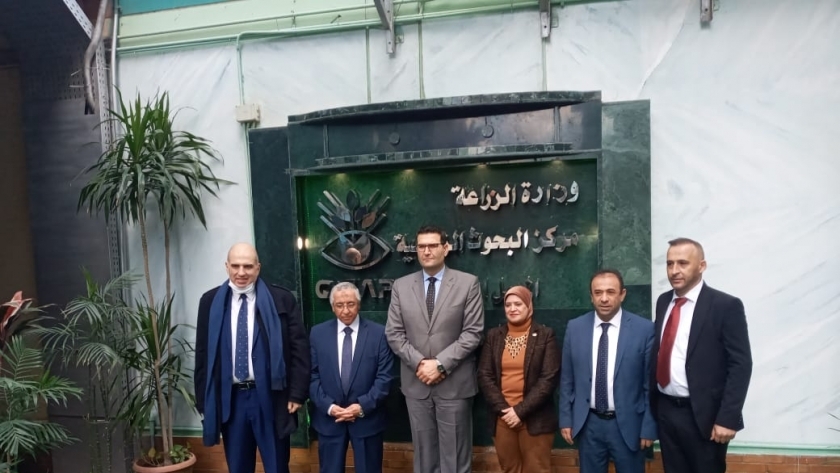 وزير الزراعة اللبناني يشيد بأجهزة معمل متبقيات المبيدات بمركز البحوث