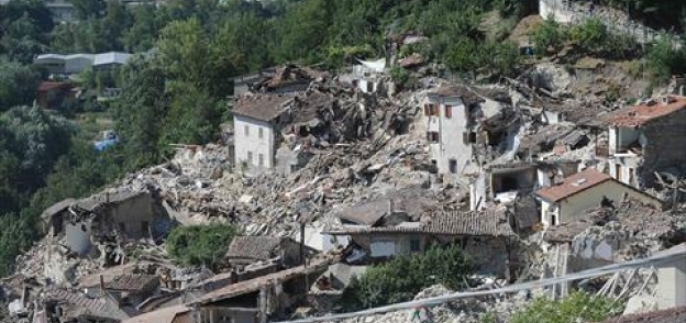 أثار زلزال وسط إيطاليا