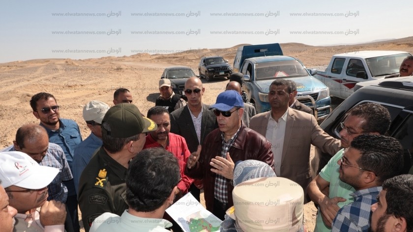 محافظ بني سويف ورئيس شركة الزراعات المحمية يتفقدان منطقة الـ٦٢الف فدان