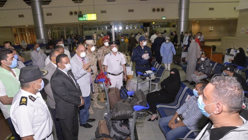 مطار أسيوط الدولى يستقبل العائدين من دولة الإمارات