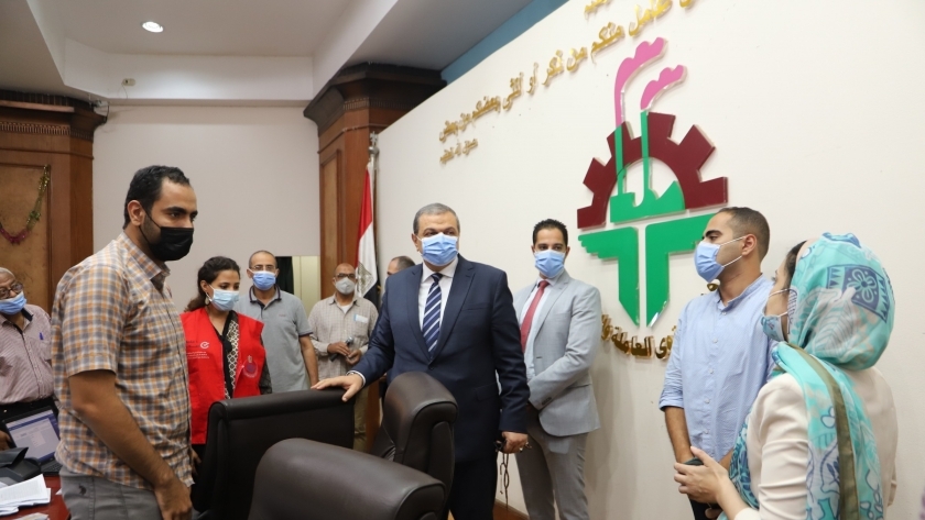 وزير القوى العاملة يتابع تطعيم موظفي الوزارة بلقاح فيروس كورونا