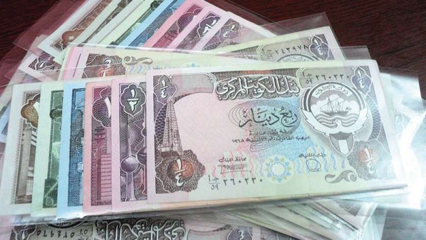 تباين سعر الدينار الكويتي في البنوك اليوم - تعبيرية