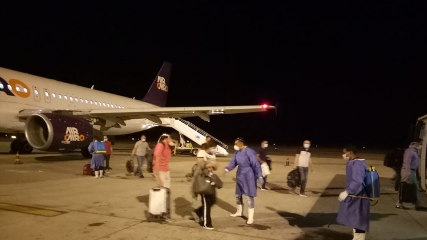 مطار سفنكس الدولي يستقبل 155 مصري عائدين من أبوظبي بعد قليل