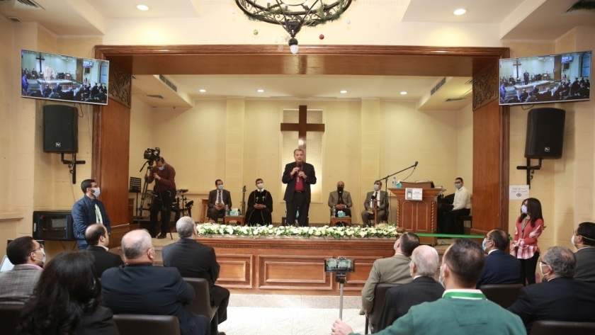 رئيس الإنجيلية ينصب وائل عوض قسا جديدا لكنيسة حدائق الزيتون