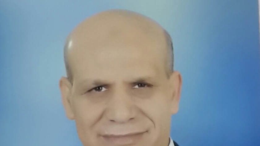 الدكتور محمود عراقي عميد زراعة. مشتهر