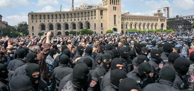احتجاجا  مناهضة للحكومة هزّت أرمينيا