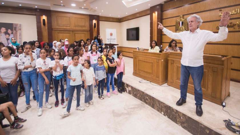 فريق كورال أطفال مصر يواصل تدريباته استعدادا لحفل غنائي بجامعة القاهرة