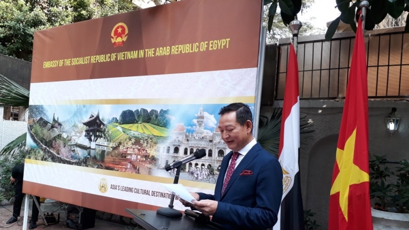 سفير فيتنام بالقاهرة تران ثانه كونج أثناء إلقاء كلمته فى الحفل