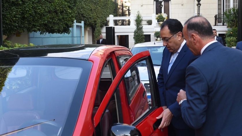 11 معلومة عن السيارة الكهربائية.. يبدأ تصنيعها بمصر بعد 6 أشهر «فيديو وصور»
