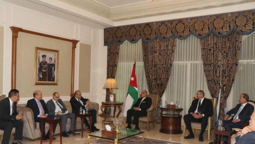 رئيس الوزراء الأردني يستقبل وفدا إعلاميا مصريا
