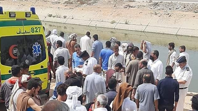 انتشال جثث ضحايا غرق تروسيكل في ترعة ناصر بالإسكندرية