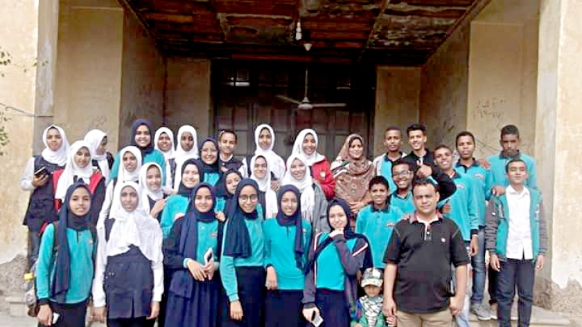 طلاب مدرسة جمال عبدالناصر الإعدادية بالقصير
