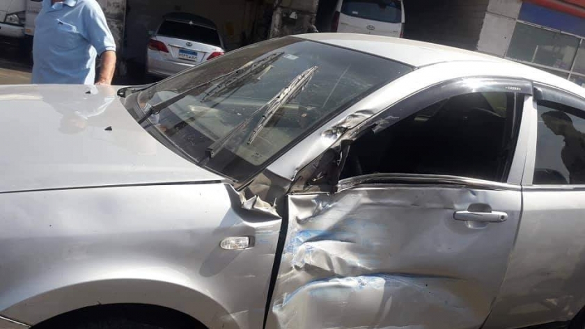 إصابة سائق في حادث تصادم بين سيارتين وسط الإسكندرية