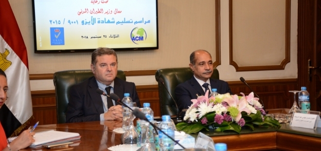 الفريق يونس المصري وزير الطيران المدني يتسلم شهادة الأيزو 9001 لسنة 2015 في مجال الجودة لتصبح وزارة الطيران المدني