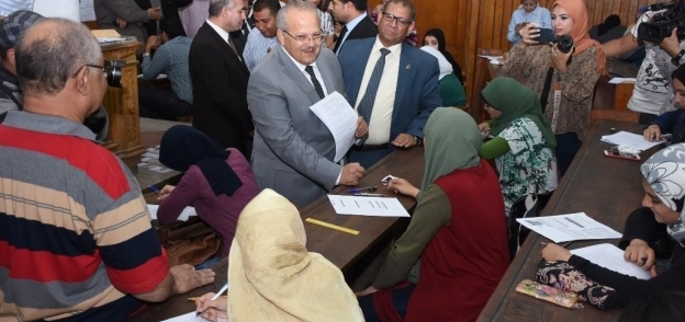 جولة رئيس جامعة القاهرة لمتابعة الامتحانات