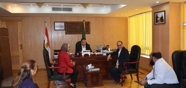 المستشار وائل مكرم، محافظ الفيوم واللواء الدكتور ماهر الجاويش، وكيل وزارة الصحة