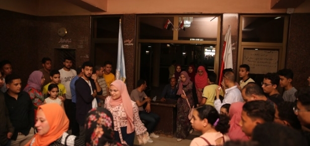 صور|إقبال كبير من المواطنين لمشاهدة "فيلم الممر"مجاناً بسينما كفر الشيخ