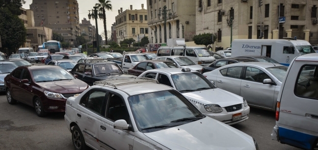 الشارع المصرى ينتظر وصول السيارات الكهربائية