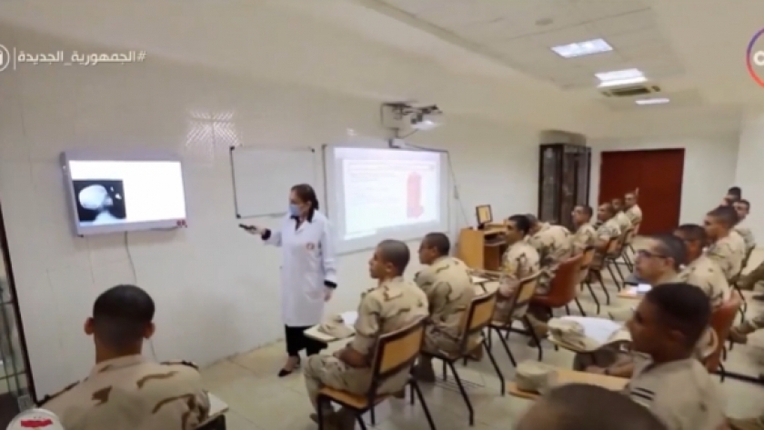 طلاب كلية الطب بالقوات المسلحة