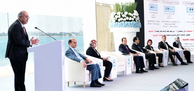 شريف إسماعيل خلال جلسة مواجهة الأسعار بمؤتمر الشباب