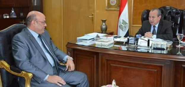 محافظ دمياط يجتمع مع أعضاء مجلس إدارة بنك مصر  لبحث تغطية المحافظة بأفرعه