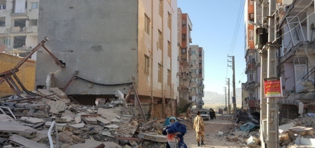 آثار زلزال في إيران