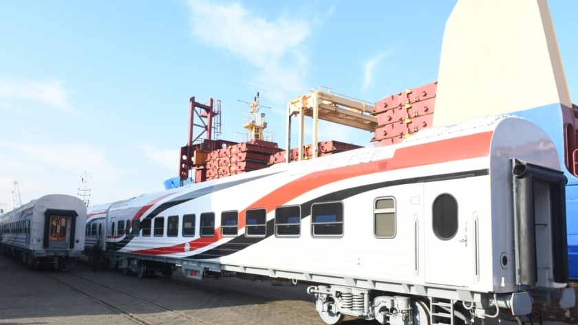 وزير النقل: وصول 13 عربة سكة حديد جديدة للركاب إلى ميناء الإسكندرية