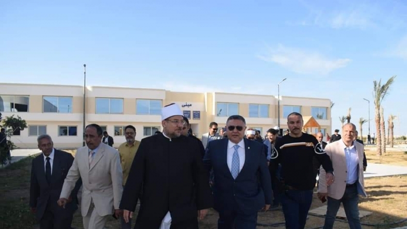 محافظ البحر الأحمر و وزير الأوقاف في زيارة تفقدية لمدينة الحرفيين