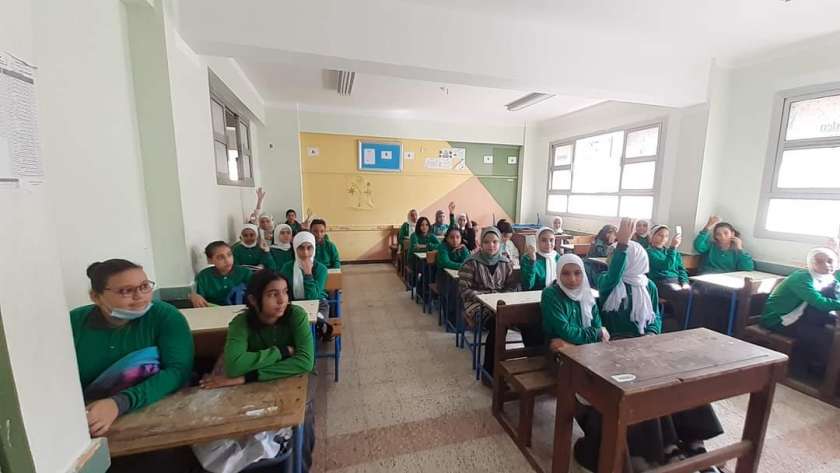 مدارس الإسكندرية في أول يوم ضمن مبادرة اعرف مدرستك