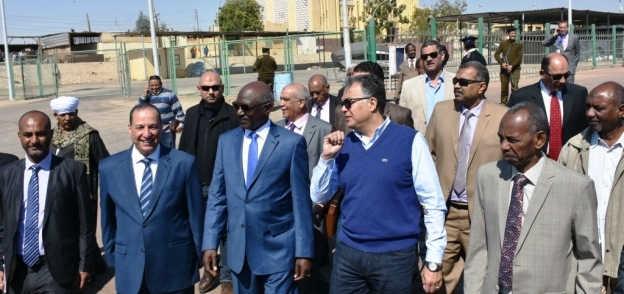 وزير النقل ونظيره السوداني يتفقدان ميناء السد العالي