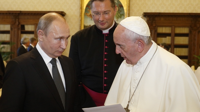 الرئيس الروسي فلاديمير بوتين وبابا الفاتيكان
