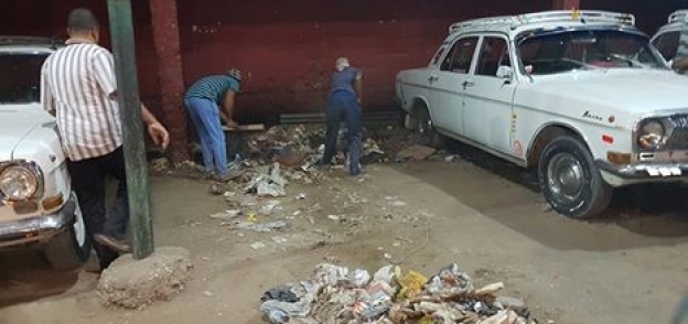 حملة نظافة مكبرة بشوارع وميادين أخميم في سوهاج