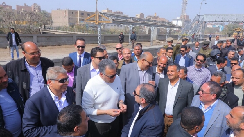 وزير النقل يتفقد أعمال تطوير محطة سمالوط بخط القاهرة-السد العالي