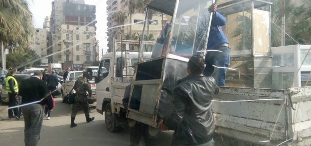 حملة مكبرة لإزالة الإشغالات والتعديات بحي الجمرك في الإسكندرية