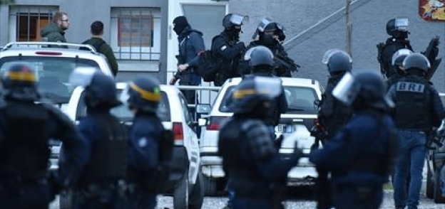 الشرطة الفرنسية تطوق موقع احتجاز الرهائن في كركاسون أمس - أرشيفية