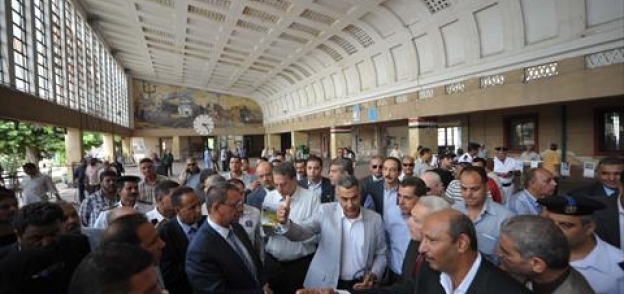 بالصور| وزير النقل يتفقد محطتي "سكك حديد بورسعيد" و"حاويات دمياط"