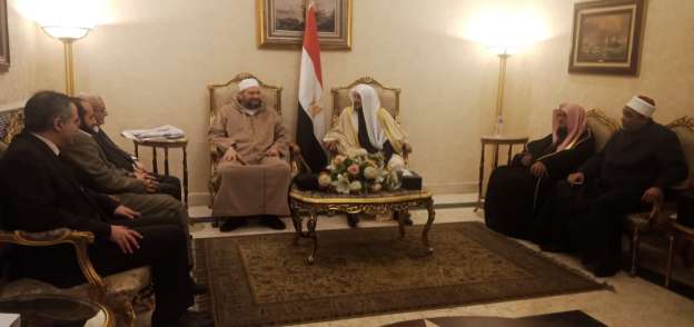 وفد سعودي برئاسة وزير الشؤون الإسلامية يغادر القاهرة
