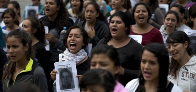 الالاف يتظاهرون بالمكسيك