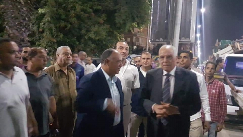 محافظ الجيزة يقود حملات الازالة والاشغالات بمرافقة المهندس محمد نور رئيس حي العمرانية