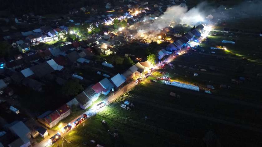 حريق في قرية «نوا بيالا» جنوبي بولندا