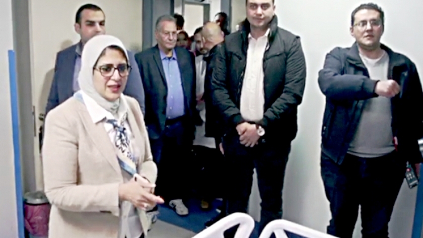 وزيرة الصحة خلال متابعة تجهيز مستشفى النجيلة قبل استقبال المصريين العائدين من ووهان