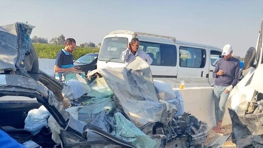 حادث تصادم ميكروباص مع ملاكي على طريق القاهرة الفيوم