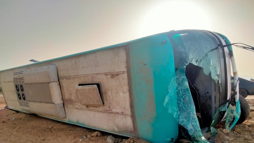إصابة شخصين في انقلاب أتوبيس على الصحراوي الغربي ببني سويف