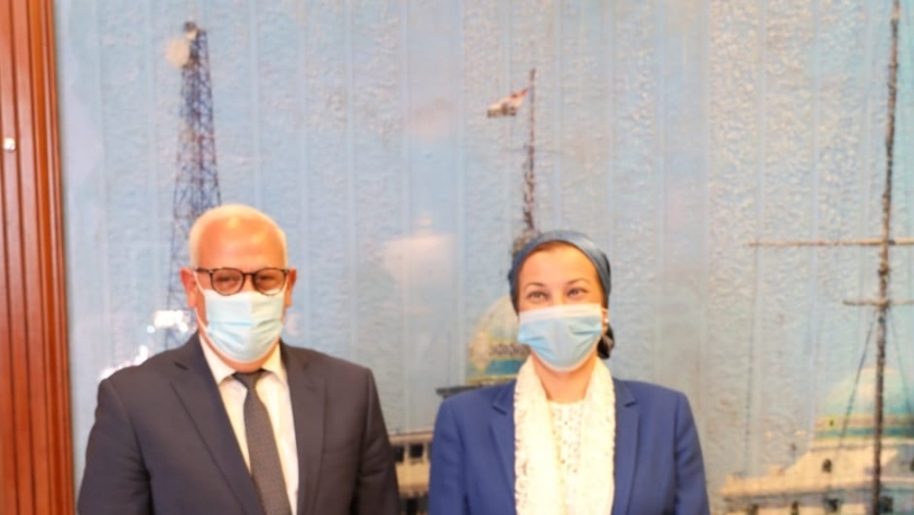 ياسمين فؤاد وزيرة البيئة مع محافظ بورسعيد